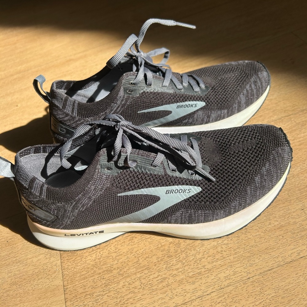 Womens brooks levitate